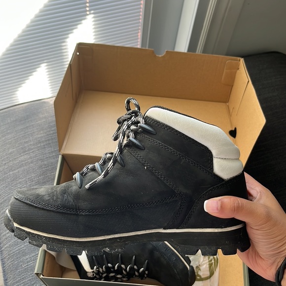 *SOLD* Size 7 black Timberlands, women’s - Picture 2 of 8